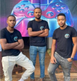 Une image contenant personne, habits, jeans, hommeDescription générée automatiquement